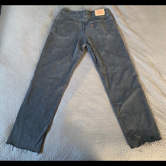 Levi’s Relaxes Fit - Picture 2 of 2